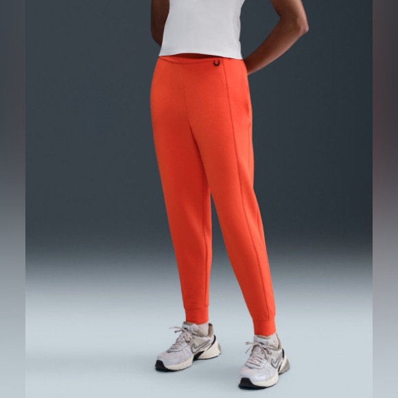 Women’s Nike Impossibly Soft 24.7 Joggers Size Large.